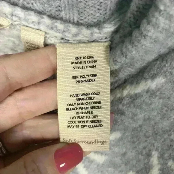 Soft Surroundings Poncho Gray White Snowflakes Pom Poms Hooded One Size - Picture 5 of 9